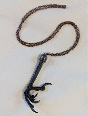 Magpie Foot Claw Pendant Necklace